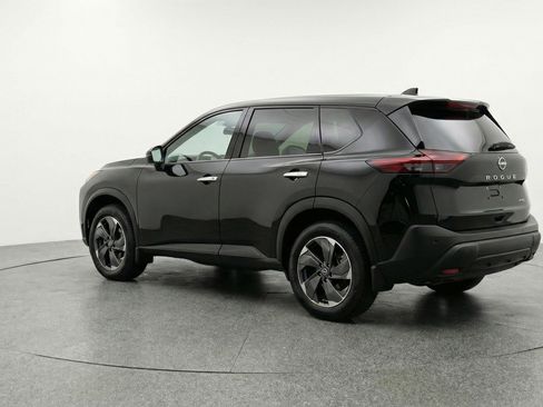 Used 2025 Nissan Rogue SV image 6