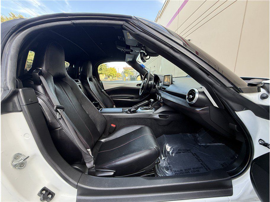 Used 2017 MAZDA MX-5 Miata Grand Touring RWD image 12