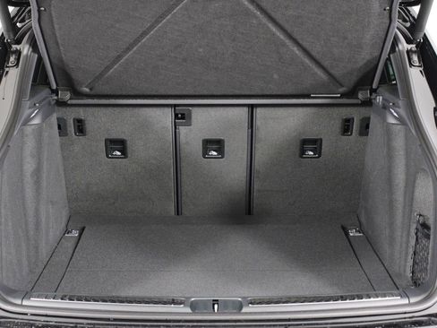 New 2026 Porsche Macan image 19