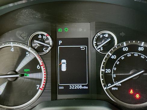 Used 2023 Lexus GX 460 Premium image 19