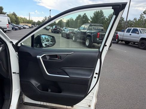 Used 2023 Toyota RAV4 LE AWD/4WD image 9