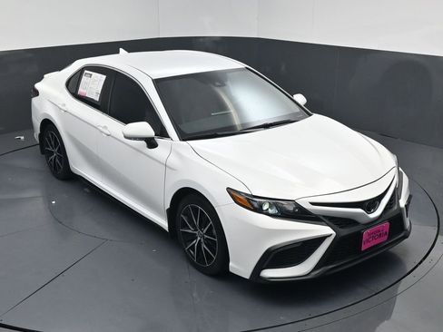 Used 2024 Toyota Camry SE FWD image 14