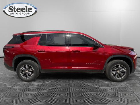 Used 2025 Chevrolet Traverse LT w/ LPO, Floor Liner Package FWD image 6