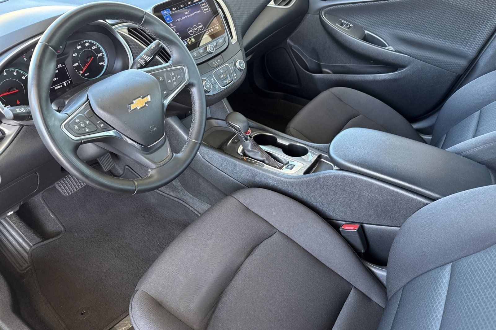 Used 2025 Chevrolet Malibu RS FWD image 5