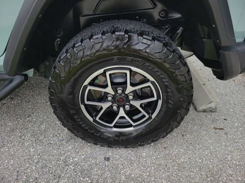 Used 2024 Jeep Wrangler Unlimited Rubicon w/ Technology Group AWD/4WD image 29