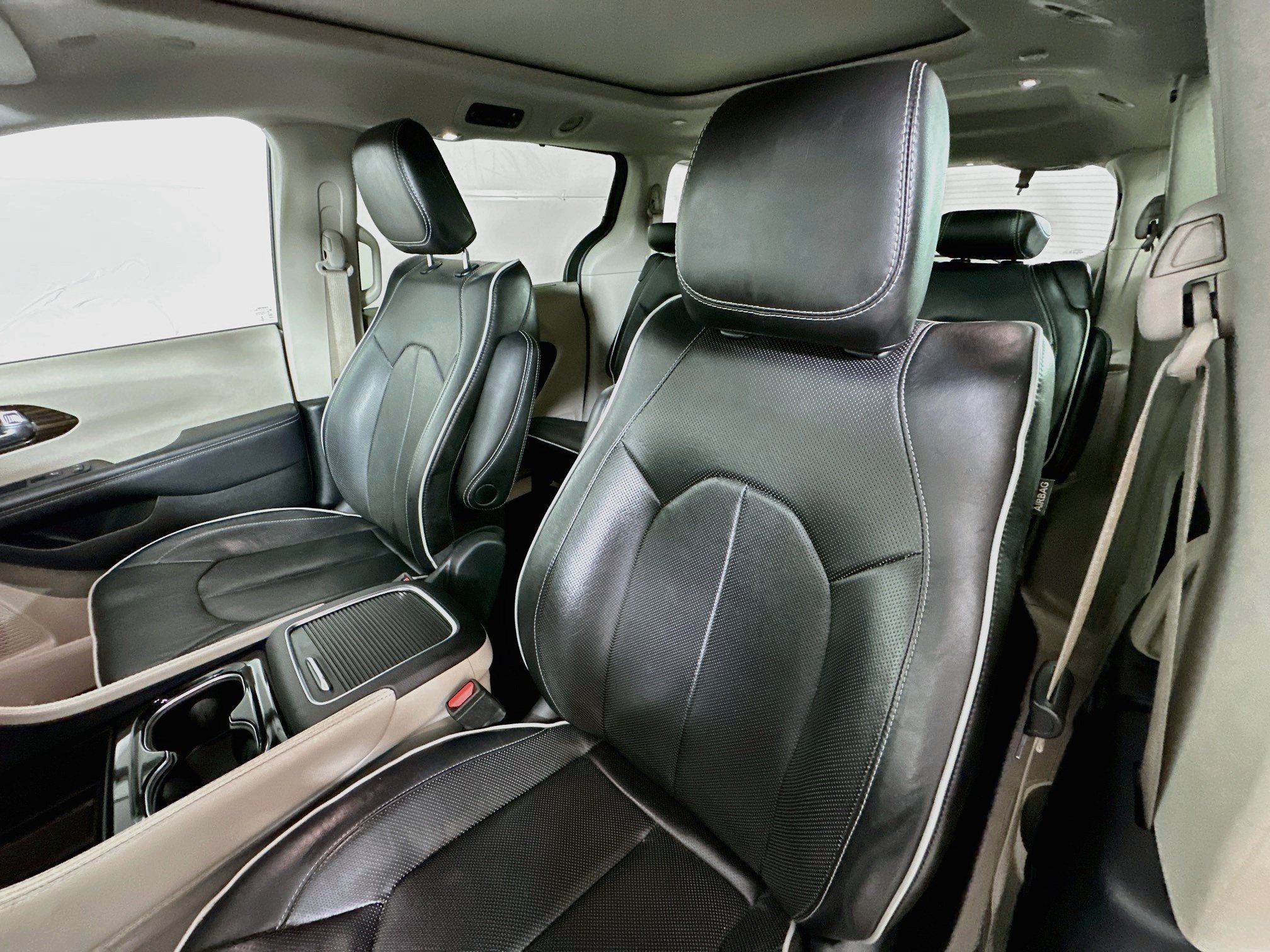 Used 2023 Chrysler Pacifica Limited FWD image 20