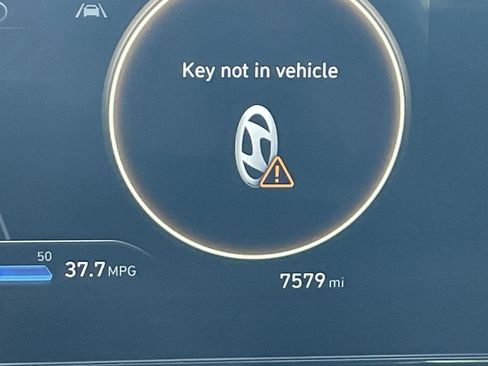 Certified 2025 Hyundai Elantra SEL FWD image 30