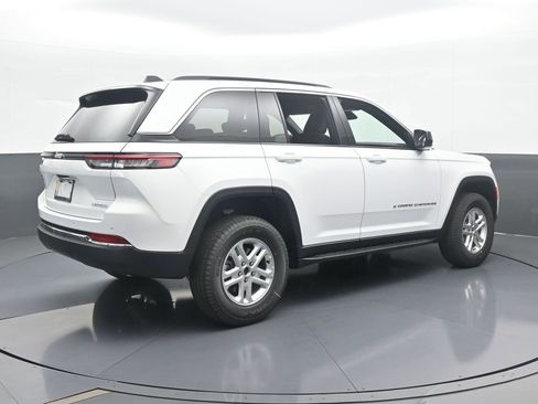 Used 2025 Jeep Grand Cherokee Laredo image 6