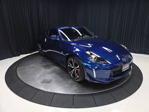 Used 2020 Nissan 370Z NISMO RWD image 7