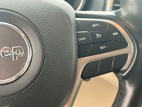 Used 2021 Jeep Grand Cherokee Laredo image 21