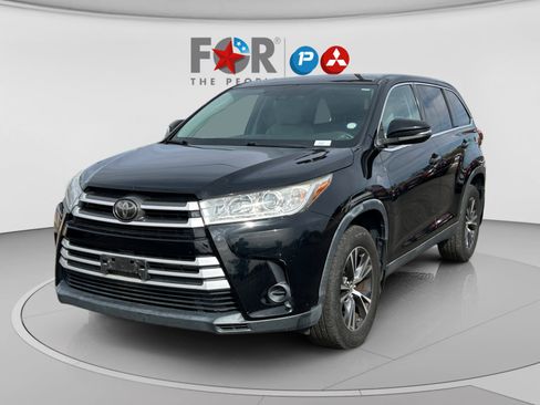 Used 2019 Toyota Highlander LE w/ Carpet Mat Package (TMS) FWD image 1