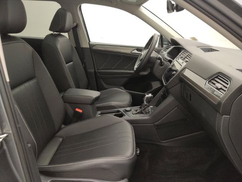 Used 2023 Volkswagen Tiguan SE AWD/4WD image 21