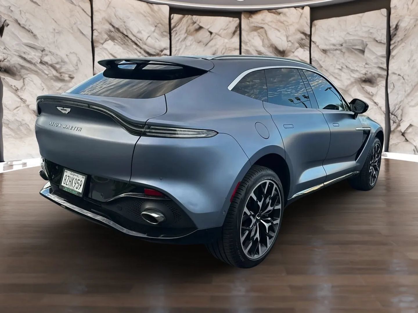 Used 2021 Aston Martin DBX AWD/4WD image 8