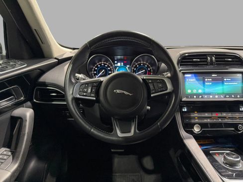 Used 2020 Jaguar F-PACE Prestige image 32