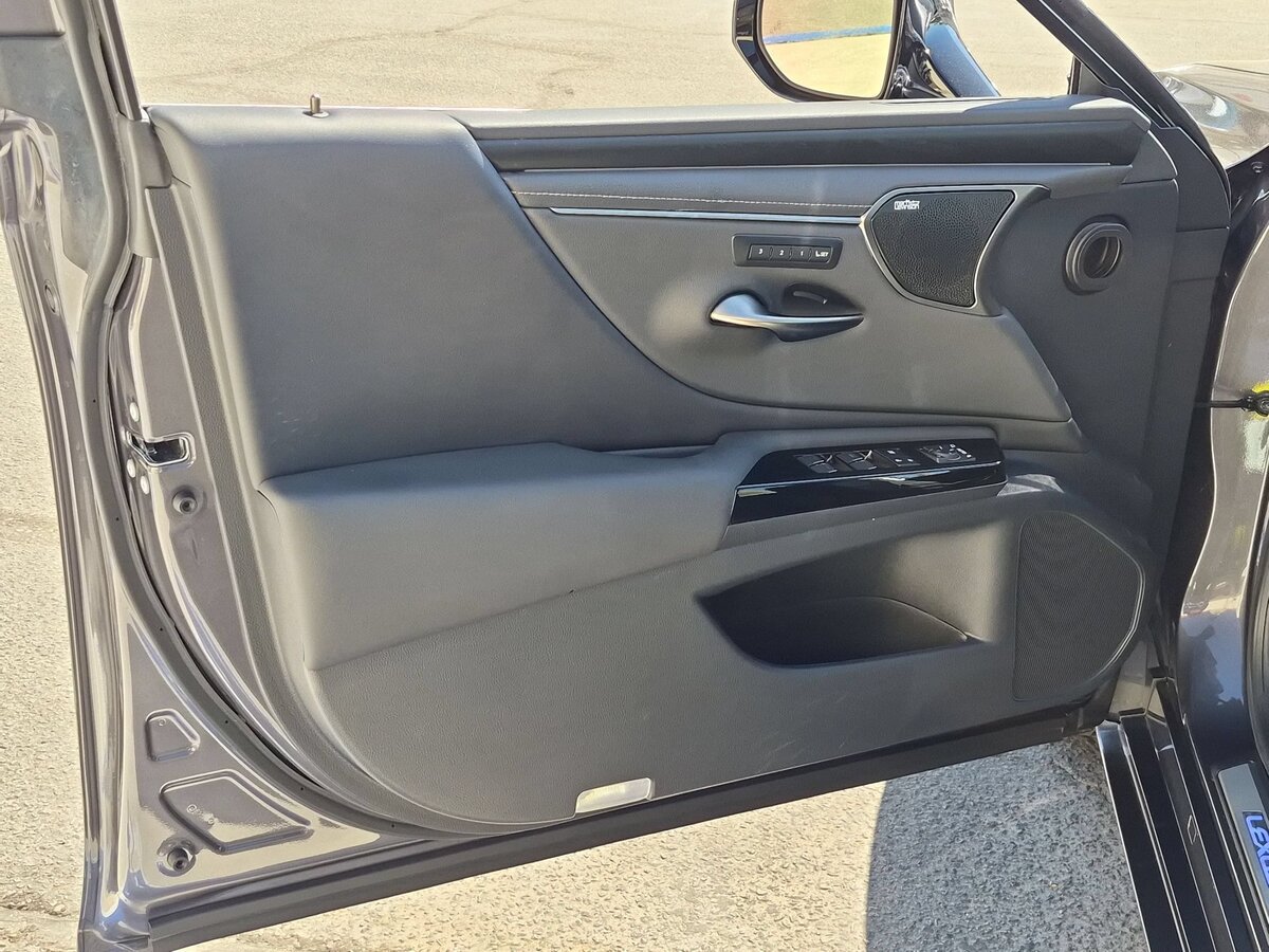 Used 2024 Lexus ES 300h w/ Accessory Package (Z1) FWD image 13
