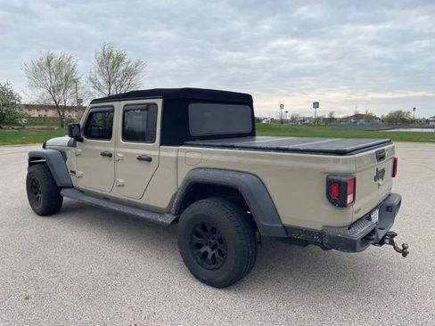 Used 2020 Jeep Gladiator Sport image 4