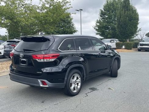 Used 2018 Toyota Highlander Limited FWD image 10