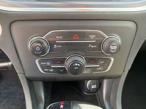 Used 2019 Dodge Charger SXT w/ Leather Interior Group RWD image 24