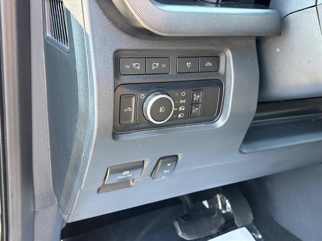 Used 2023 Ford F450 Platinum w/ FX4 Off-Road Package AWD/4WD image 28