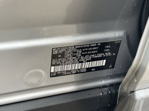 Used 2021 Toyota RAV4 XLE image 9