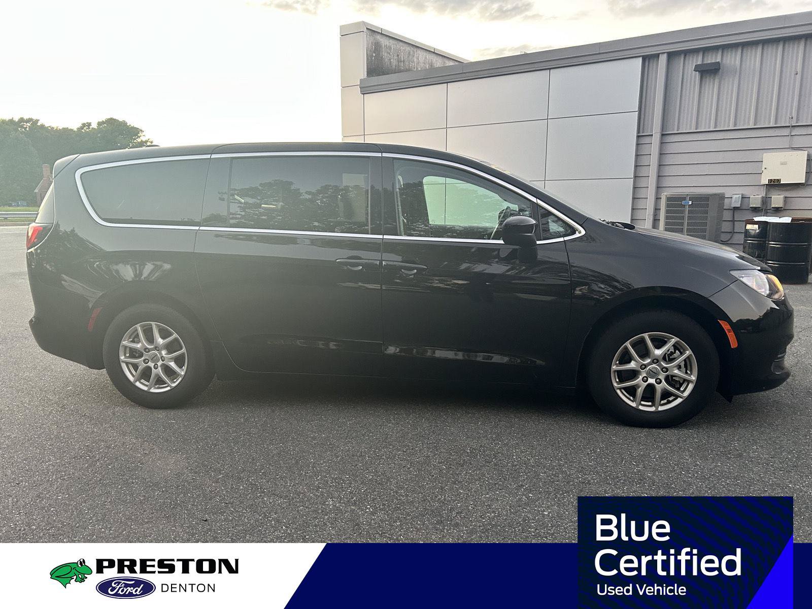 Used 2024 Chrysler Voyager LX FWD image 9