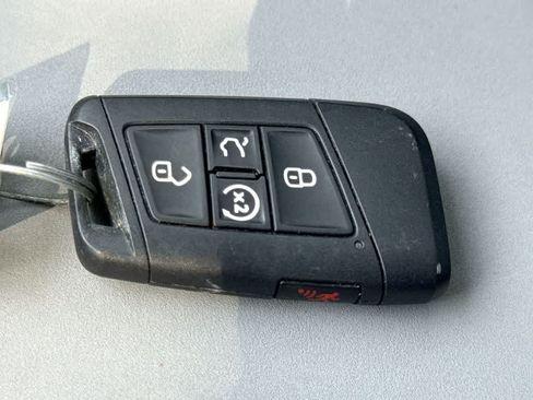 Certified 2024 Volkswagen Taos SE FWD image 28