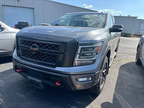 Used 2020 Nissan Titan PRO-4X w/ Pro-4x Convenience Package AWD/4WD image 17