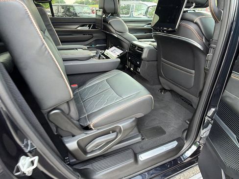 Used 2025 Jeep Grand Wagoneer Series III w/ Rear Seat Video Group 1 AWD/4WD image 22