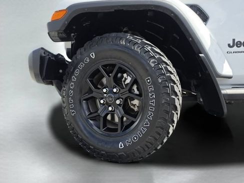 Used 2024 Jeep Gladiator Sport AWD/4WD image 41