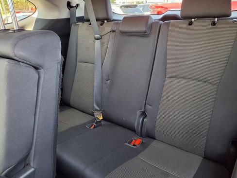 Used 2023 Toyota Highlander LE image 11