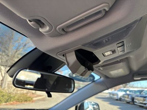 Used 2020 Toyota RAV4 XLE image 10