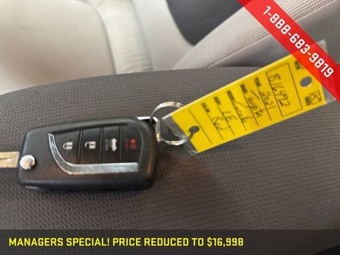 Used 2021 Toyota Corolla LE image 27