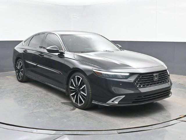 Used 2023 Honda Accord Touring image 2