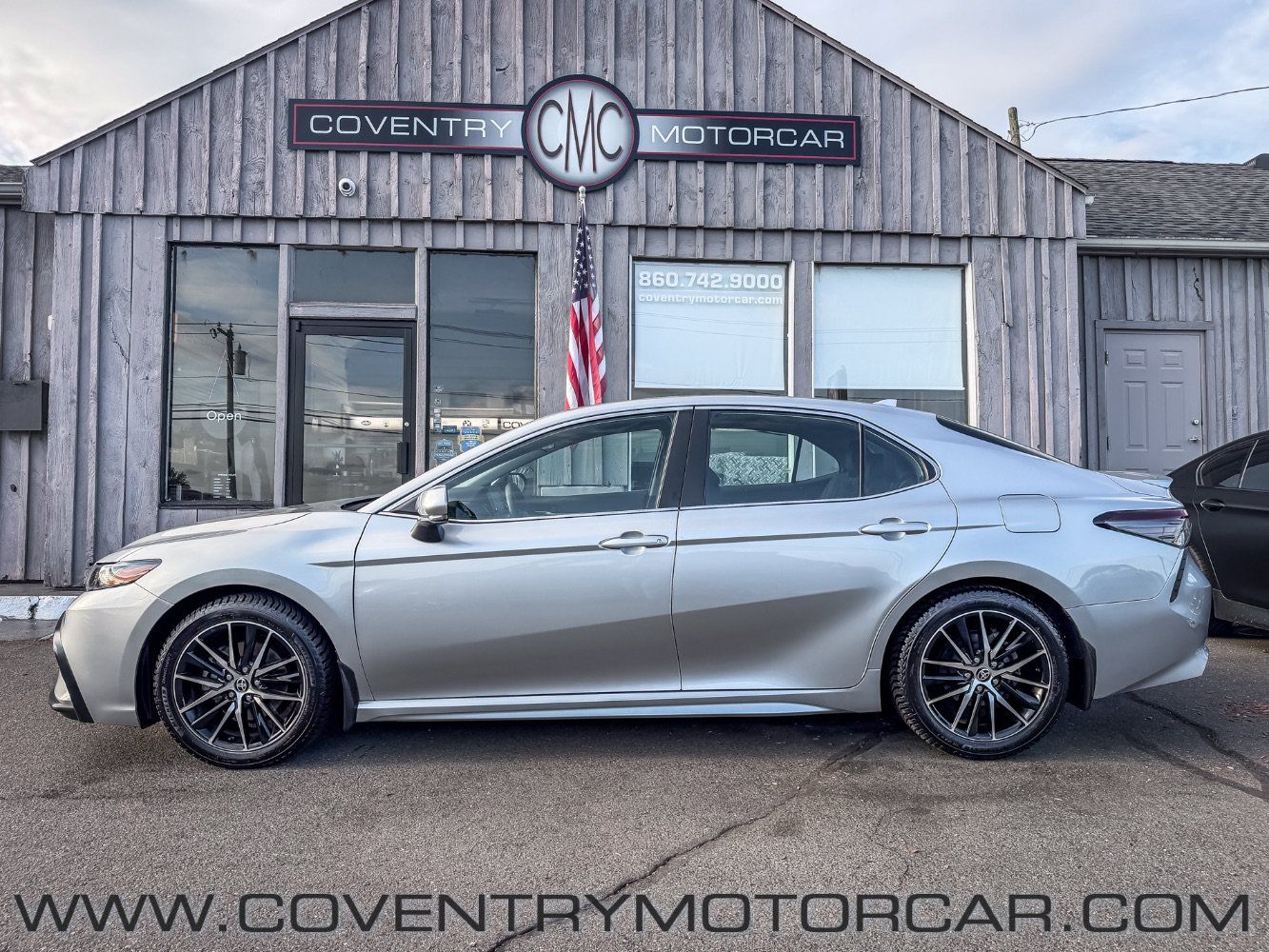 Used 2024 Toyota Camry SE w/ Cold Weather Package AWD/4WD image 1