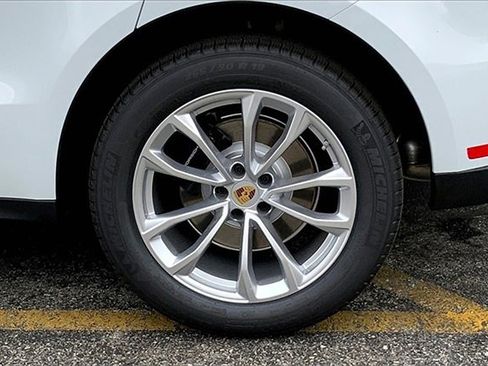 New 2025 Porsche Macan image 17