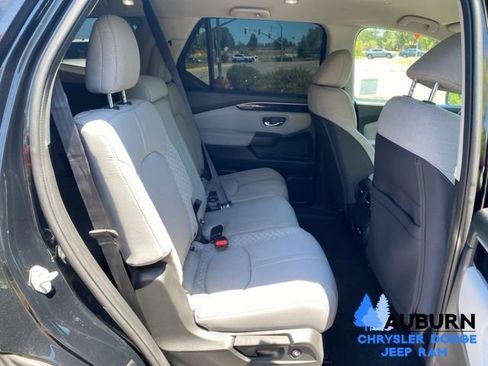 Used 2023 Honda Pilot LX image 17