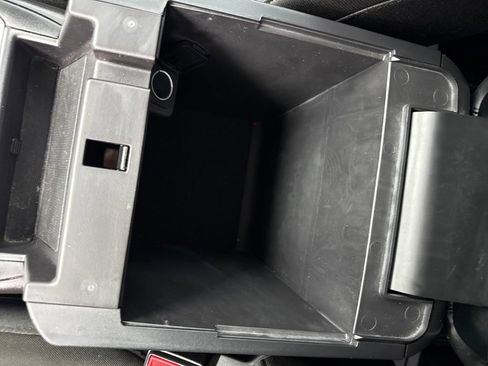 Used 2024 Ford Explorer XLT image 37