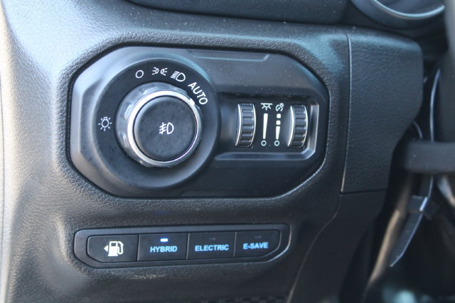Used 2022 Jeep Wrangler Unlimited Rubicon 4xe AWD/4WD image 14