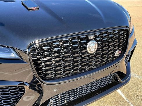 Used 2024 Jaguar F-PACE SVR image 29