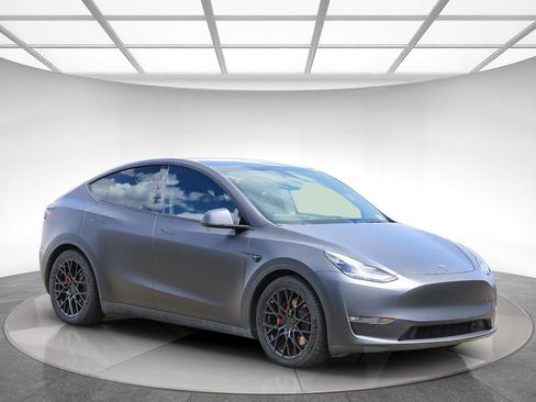 Used 2024 Tesla Model Y Performance AWD/4WD image 4