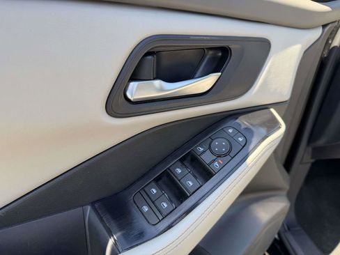 Used 2024 Nissan Rogue SV FWD image 25