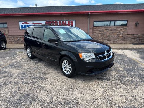 Used 2016 Dodge Grand Caravan SXT w/ Rear Park Assist Package FWD image 2