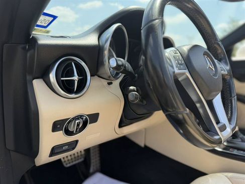 Used 2015 Mercedes-Benz SLK 350 image 27