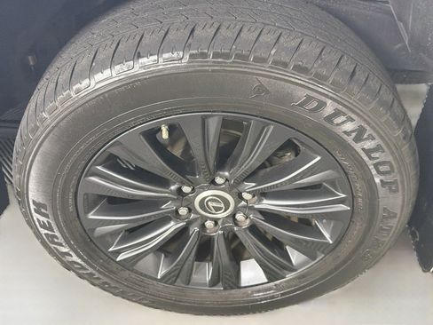 Used 2023 Lexus GX 460 Premium w/ Accessory Package AWD/4WD image 11