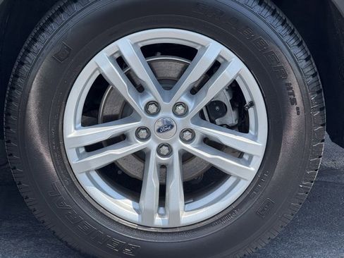 Used 2022 Ford Explorer XLT w/ Equipment Group 202A image 11