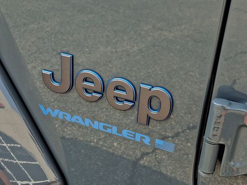Used 2024 Jeep Wrangler Unlimited w/ Convenience Group AWD/4WD image 30