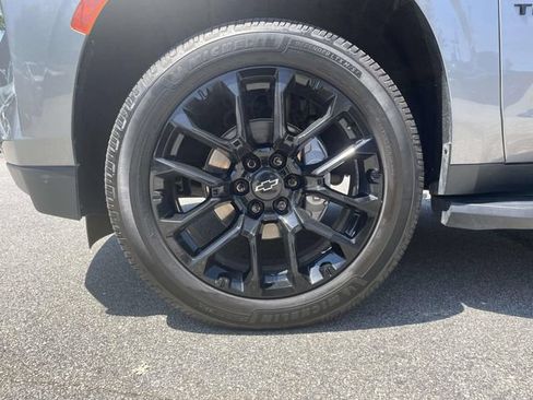 Used 2022 Chevrolet Tahoe RST w/ Luxury Package AWD/4WD image 9