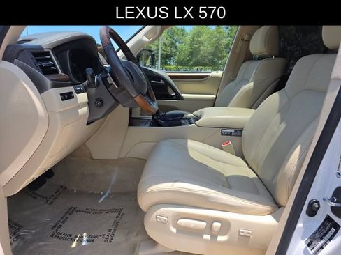 Used 2021 Lexus LX 570 4WD w/ Luxury Package image 23