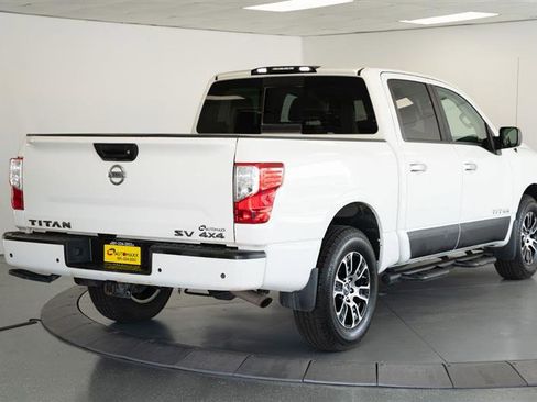 Used 2021 Nissan Titan SV w/ SV Convenience Package image 7