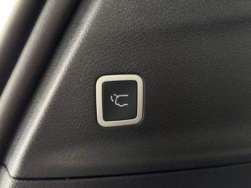 New 2026 Chrysler Voyager LX FWD image 7
